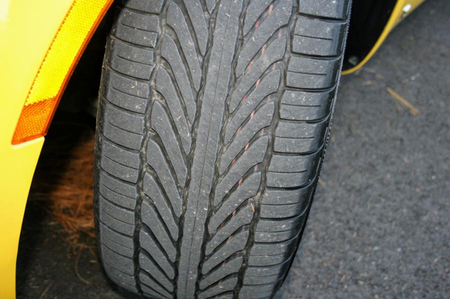 Колеса Pontiac Solstice GXP 2008 года  (фото 33 из 68)